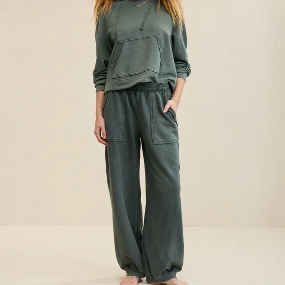 Aerie vacay joggers- medium - Picture 1 of 8